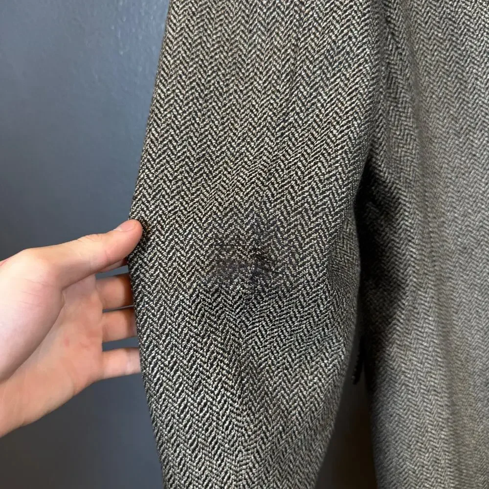Ermenegildo Zegna eu56 men’s Beige suit jacket 20% Cashmere/80% Wool 2 dots